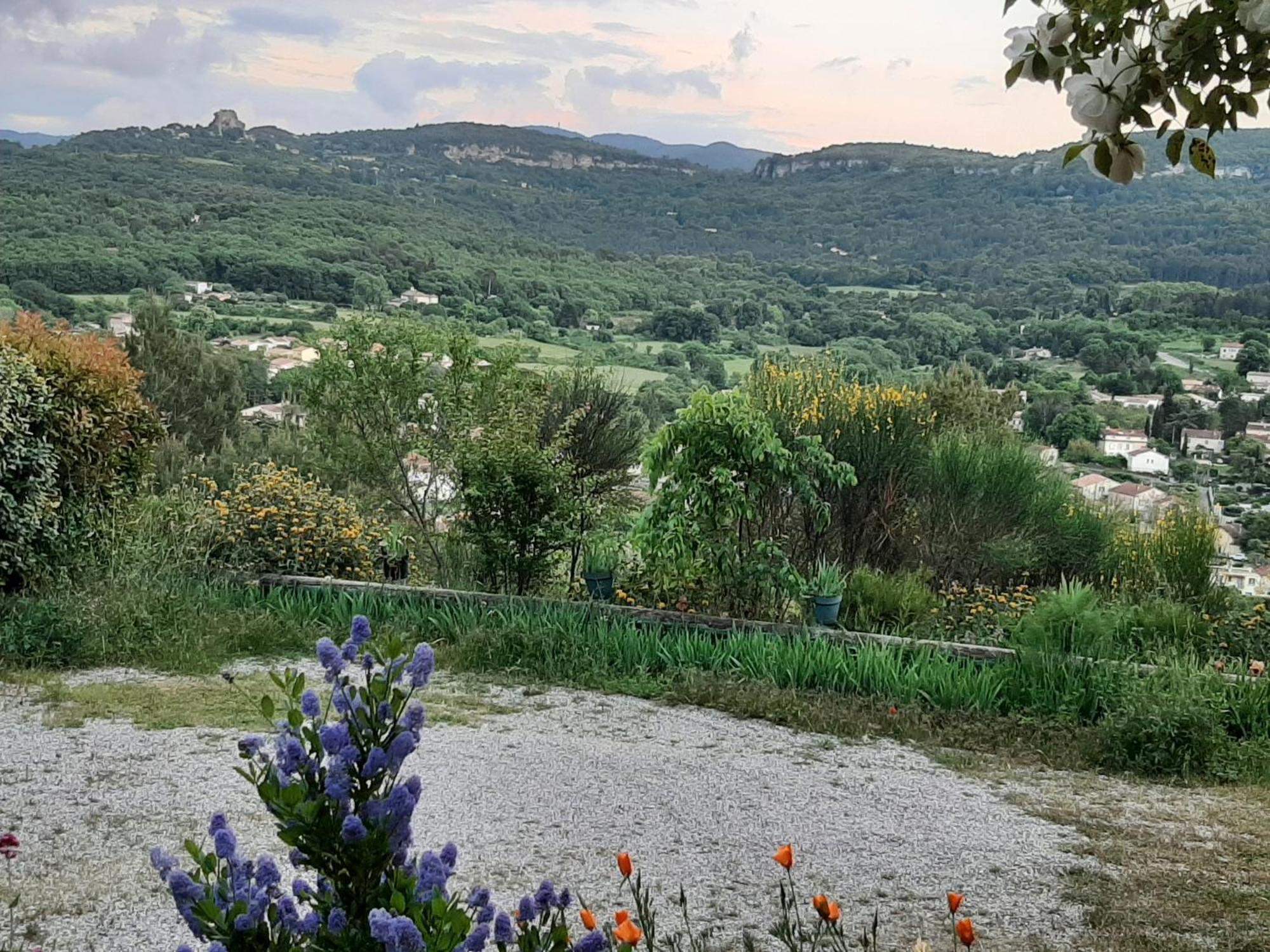 Apartament T.Belle Vue Panoramique Au Coeur Du Luberon 40M2 + Pergola . Jardin. P Apt Zewnętrze zdjęcie